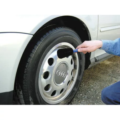 Szerszám tisztítókefe küllőkhöz