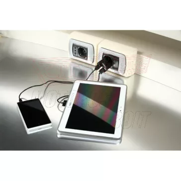 Hálózati csatlakozó 2db USB kimenettel