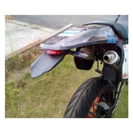 Sárvédő-toldat hátsó ledes/féklámpás ( piros )