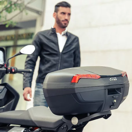GIVI E46NT RIVIERA Topcase – 46L Vízálló Motoros Doboz | Univerzális MONOLOCK Rögzítéssel