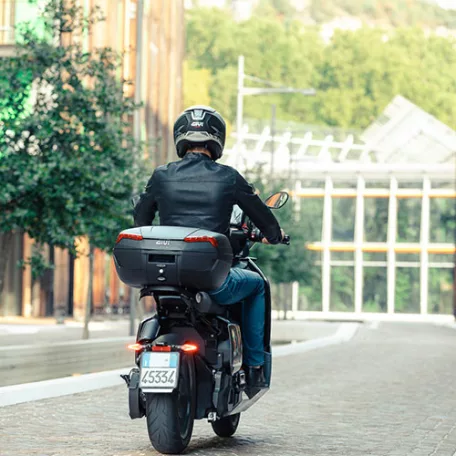 GIVI E46NT RIVIERA Topcase – 46L Vízálló Motoros Doboz | Univerzális MONOLOCK Rögzítéssel