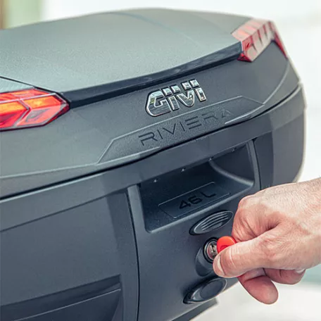 GIVI E46NT RIVIERA Topcase – 46L Vízálló Motoros Doboz | Univerzális MONOLOCK Rögzítéssel