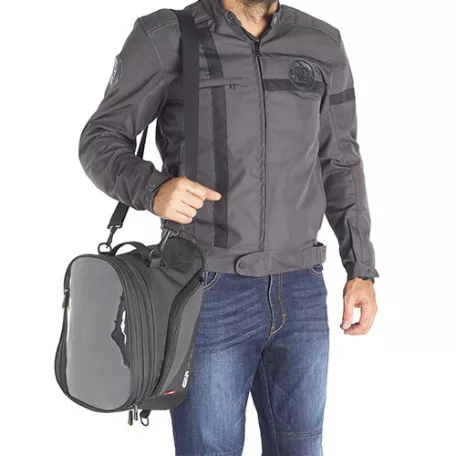 GIVI EA143 TANKLOCK – Bővíthető enduró tanktáska vízálló huzattal (21–27 L)