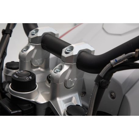 Kormánykiemelő BMW 32mm kormányhoz 30+30mm Ezüst