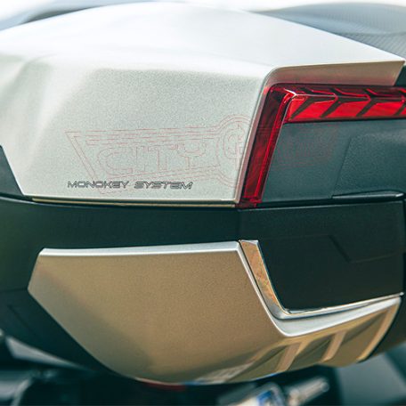 GIVI V58NT MAXIA 5 – 58L Monokey® hátsó doboz - festett alumínium + fekete fedél /víztiszta prizma MonoKEY